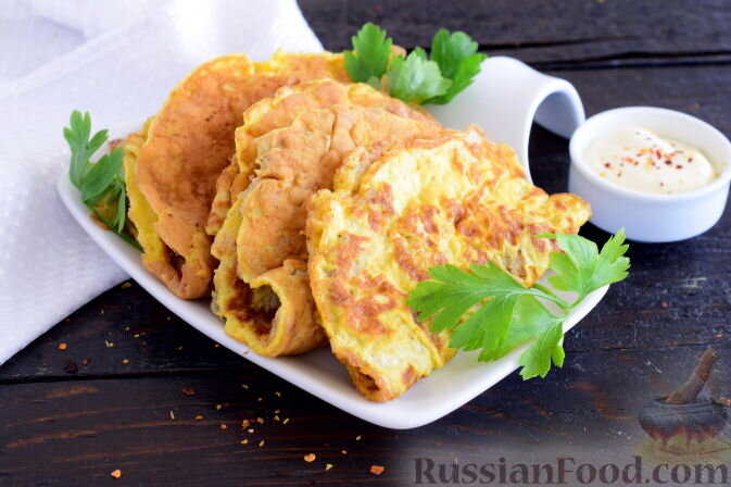 фарш мясной, яйца, молоко, масло оливковое, соль, перец чёрный молотый, огурцы маринованные, майонез, чеснок