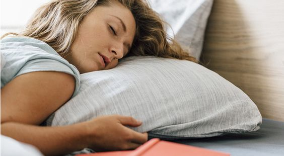 Сон — особое состояние сознания человека и животных, включающее в себя ряд стадий, закономерно повторяющихся в течение ночи. Появление этих стадий обусловлено активностью различных структур мозга. У здорового человека сон начинается с первой стадии медленного сна (Non-REM сон), которая длится 5-10 минут.