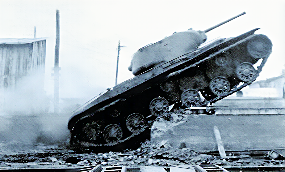 Советский тяжёлый танк КВ.