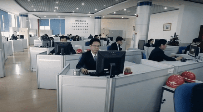 Сегодня КНР входит в число мировых лидеров – производителей спецтехники. Использование современных технологий и комплектующих от известных брендов, собственные уникальные разработки – все это позволило китайским предприятиям выпускать надежные и функциональные экскаваторы, погрузчики, автокраны и другую технику той же категории. К главным преимуществам специализированной техники из Китая можно отнести следующие.