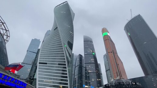 Прогулка по набережной Москвы-реки и Новому Арбату.