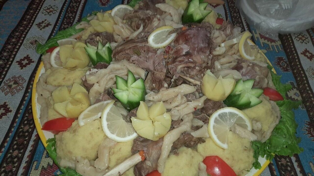     Более ста человек приняли участие в фестивале. Гостей развлекали песнями, танцами, вкусными национальными угощениями и конечно давали мастер-классы.