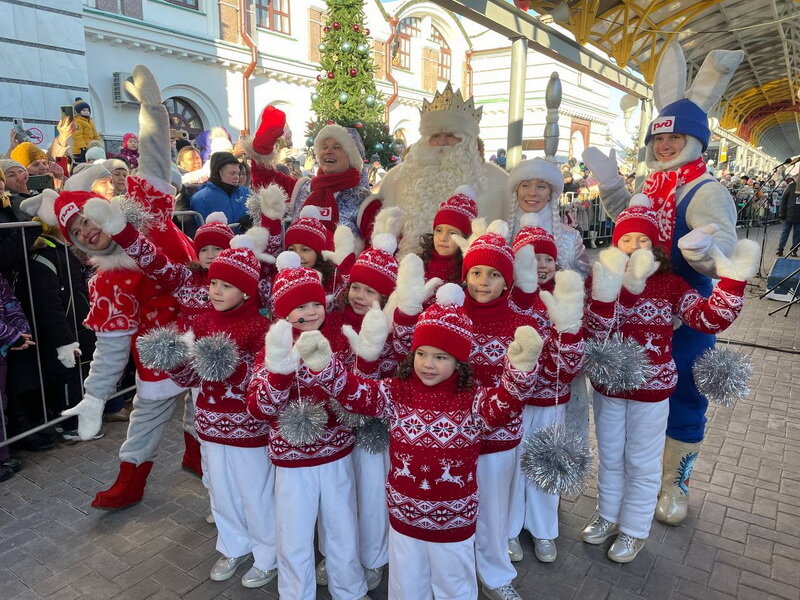 Тем самым Дед Мороз открыл череду праздничных мероприятий в столице Чувашии. «Спасибо Российским железным дорогам за праздник.