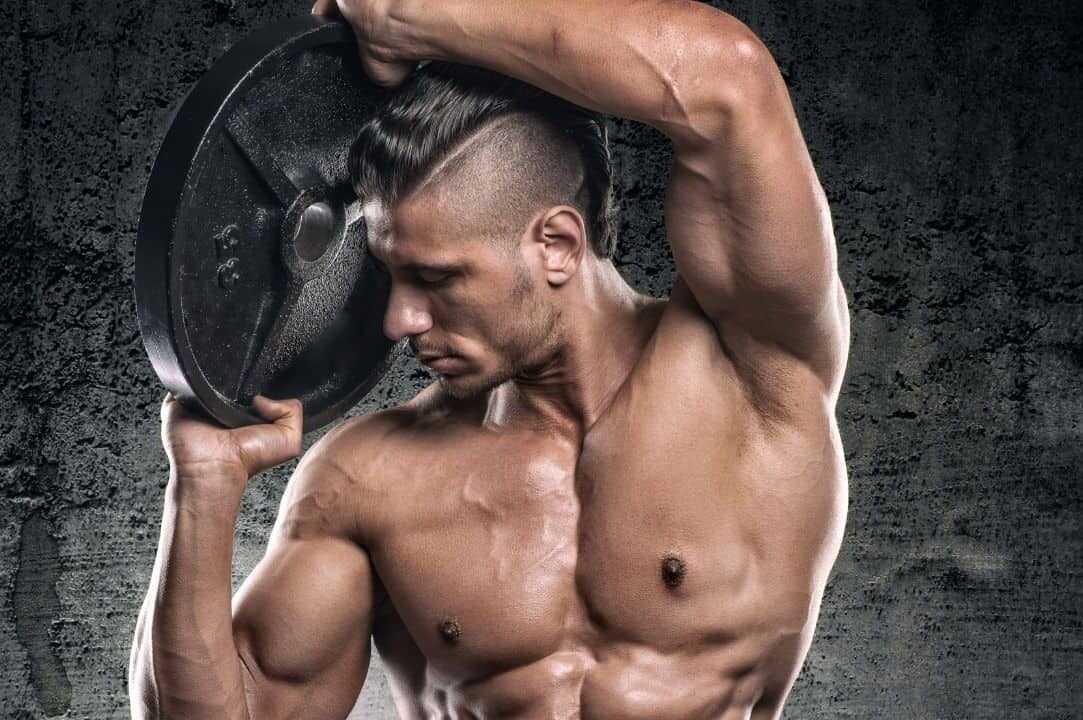 Вращение диска прорабатывает дельтовидные мышцы рук