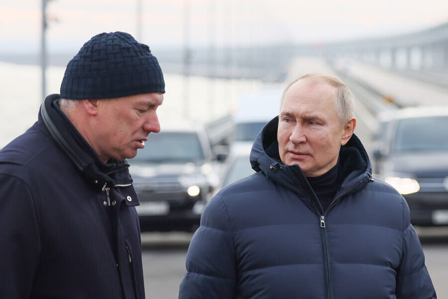 Владимир Путин с Маратом Хуснуллиным на мосту. Фото взято из открытых источников.