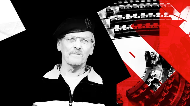 Максимилиан Эдер, полковник в отставке, во время митинга в Нюрнберге в начале этого года. В течение нескольких месяцев он распространял теории заговора на своём канале в социальных сетях © [M] ZEIT ONLINE, Фото: Schreyer/imago images