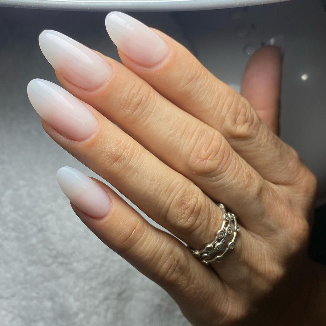    Кремово-белый маникюрСоцсети