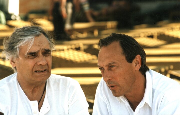 3 летний ребенок. Картина мальчик и девочка. Два маленьких братика. Самый сильный старший брат. С днем братьев и сестер открытки.