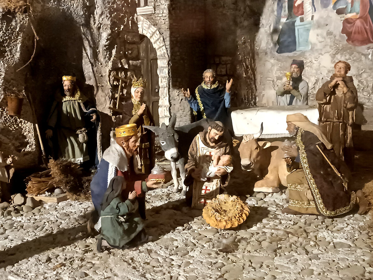 Младенец появляется в кроватке 25 декабря