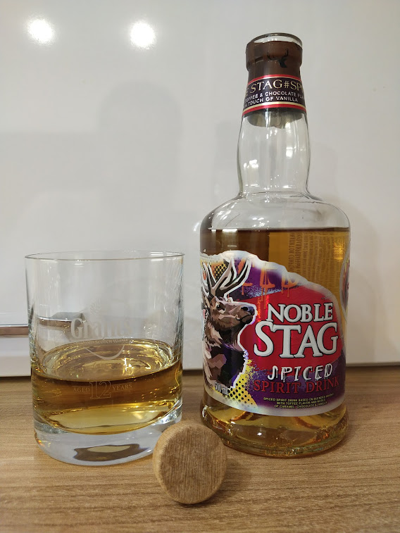 Noble stag spiced. Большая чекушка. Крепкий бренди как пишется.