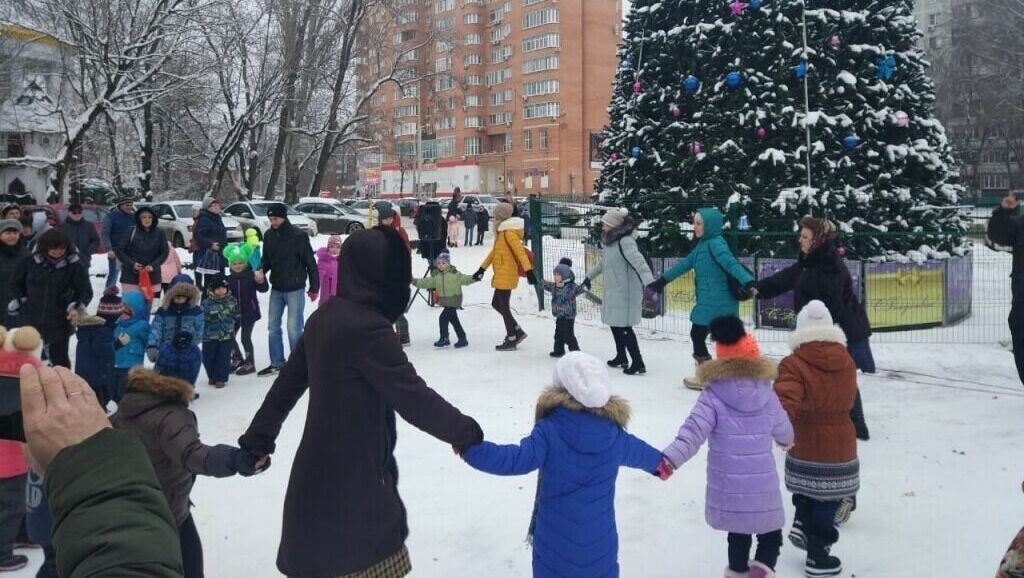     В Ростове-на-Дону появятся новогодние ели в пунктах временного размещения, где находятся граждане из ЛНР и ДНР, сообщил сити-менеджер Алексей Логвиненко.