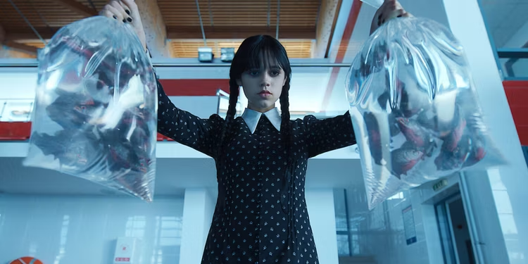 "Wednesday (Уэнсдэй)" держит пираний