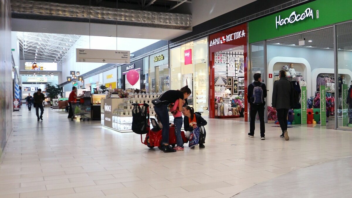     Далеко не все торговые площадки города определили график работы.