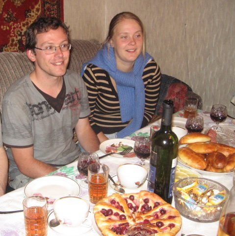 А это мы в России в гостях, тоже ещё молодые и без детей)