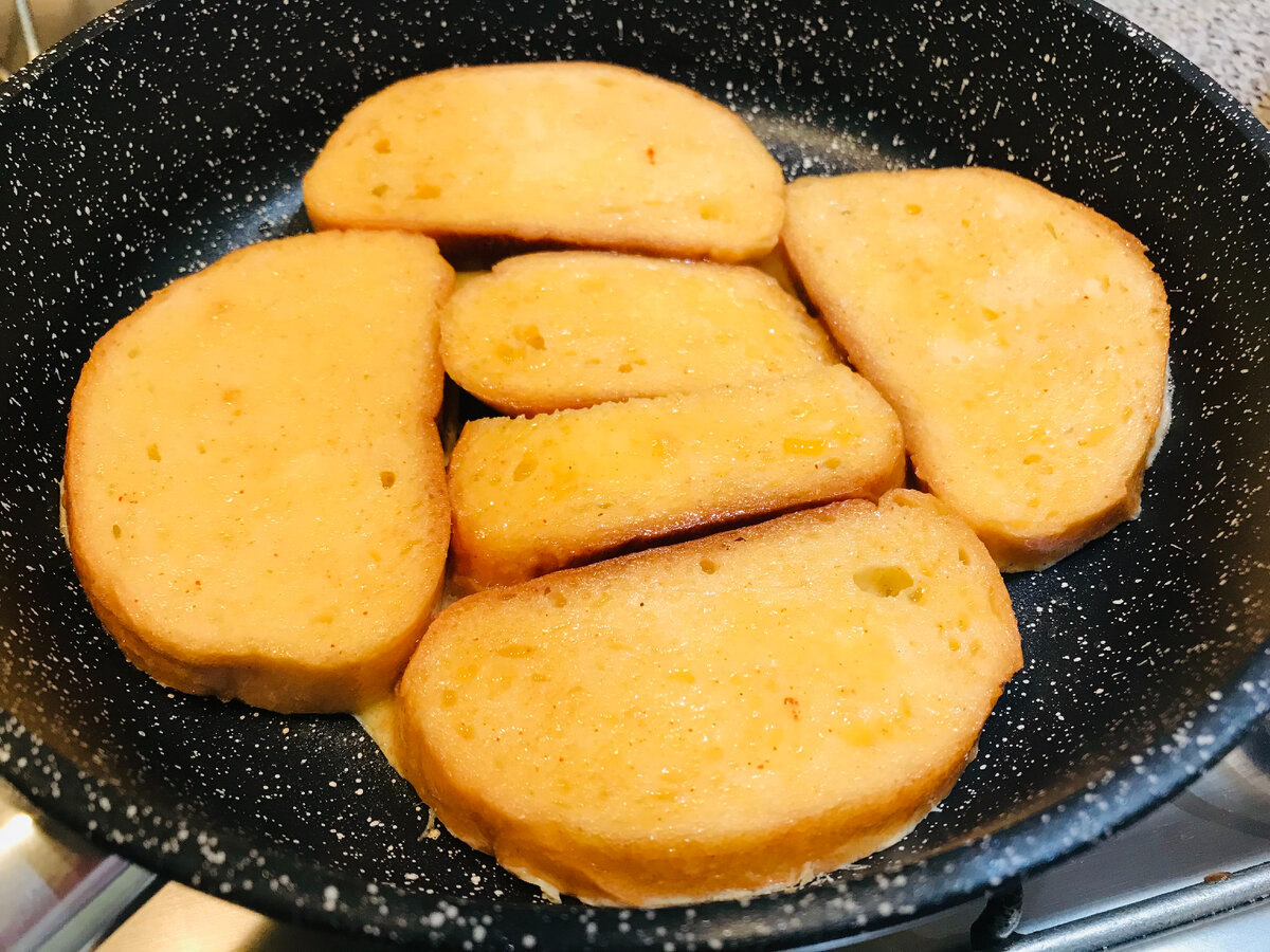 Пирог из хлеба на сковороде