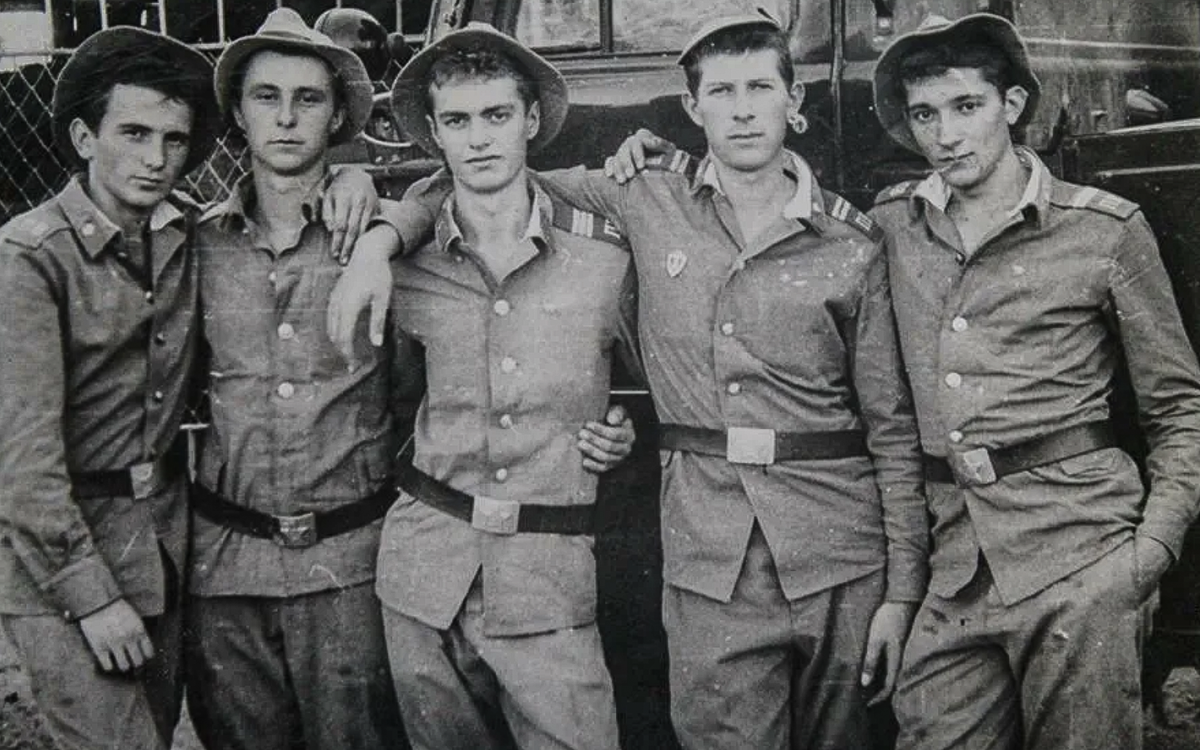 Группировки 1980 годов. Афганцы в 90-х. Афганец молодой. Новобранцы в Афганистане.