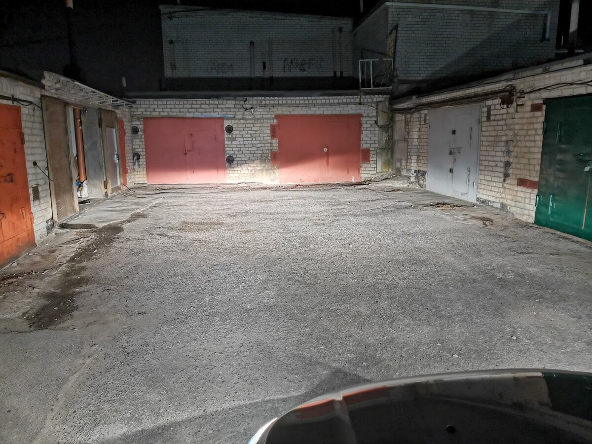 Свет ближних фар в полной темноте