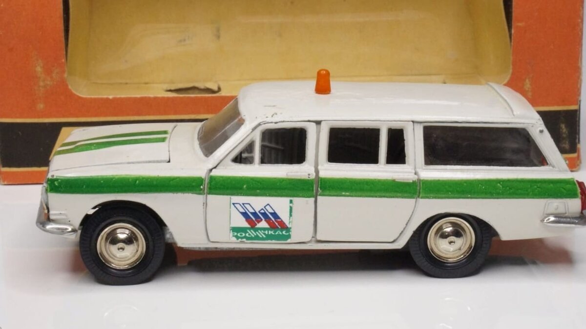 Волга Газ 2402 "РосИнкас", проданная на аукционе более чем за 100 тыс. руб.