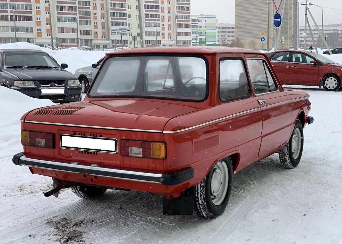 ЗАЗ 968М: обратите внимание, правое зеркало на заводе не ставилось