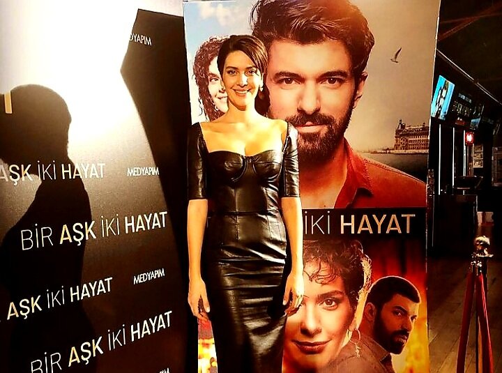 На премьере фильма. Фото: Instagram @berguzarkorel