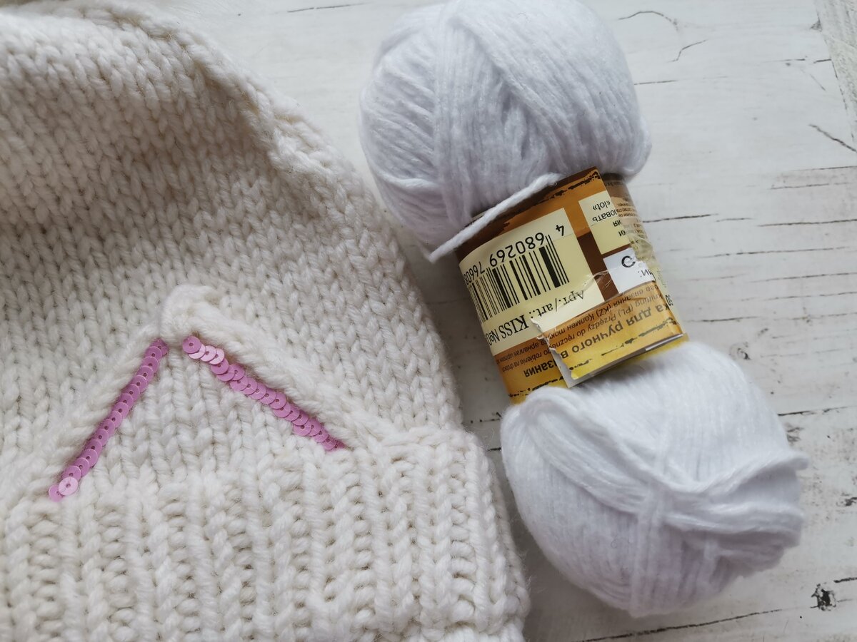 Сравнение белого цвета пряжи Adelia Kiss и Alize Lanagold Plus.