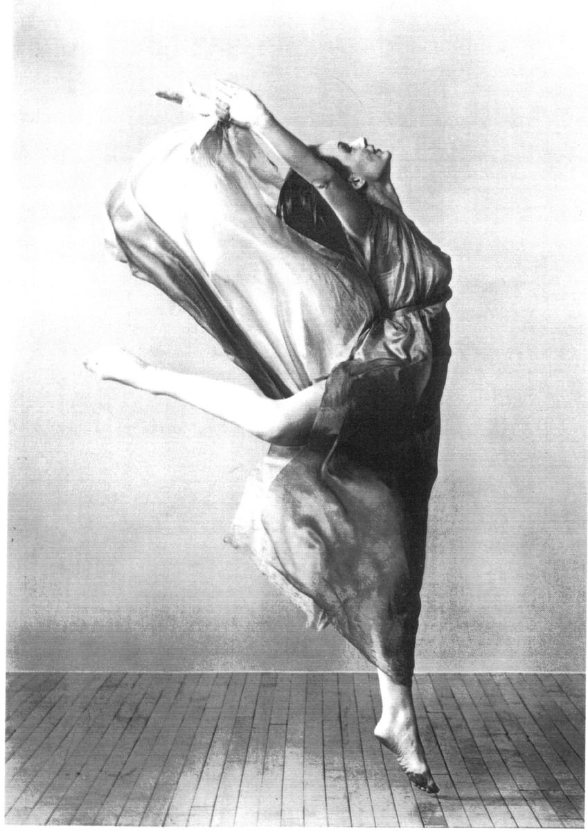 А ещё недавно людей шокировала Айседора.. Теперь такие танцы  чуть ли не образец целомудрия.