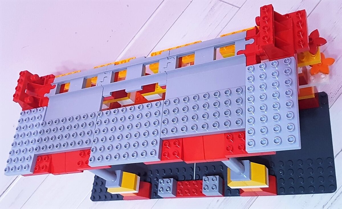 Взлётная полоса для самолетов Lego Duplo