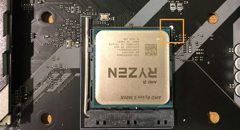 ВАЖНО:   Будьте очень осторожны. Сгибание контактов процессора может его повредить!