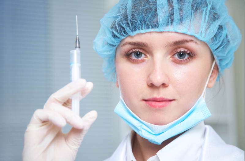 Всю-то ноченьку мне спать было невмочь. Медсестрёнка эта снилась мне всю ночь...