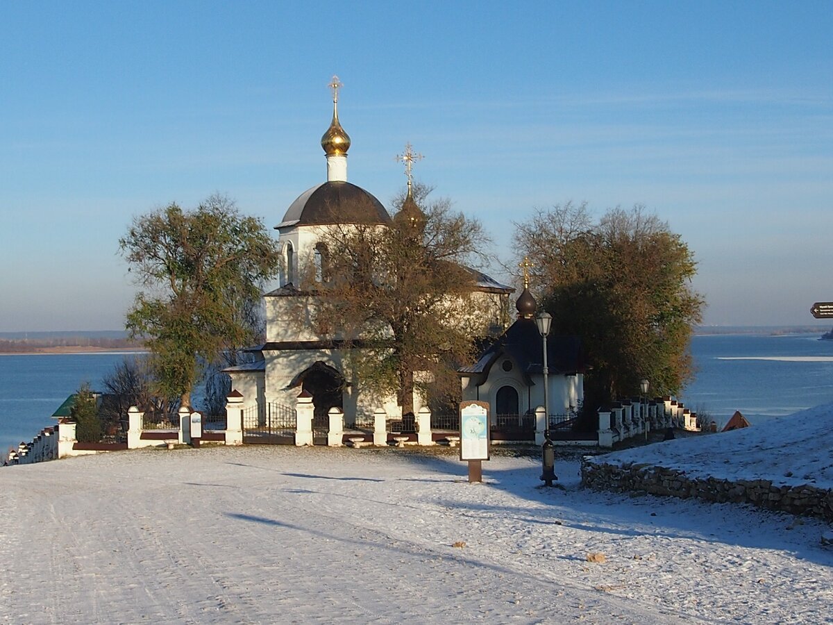 Константино-Еленинская церковь, памятник 17-го века. Приходской храм Свияжска