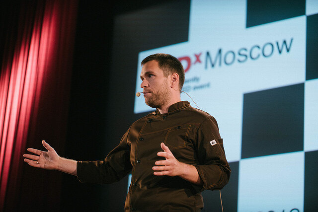 Антон Корнышов, фото выступления на TEDx Moscow 2018