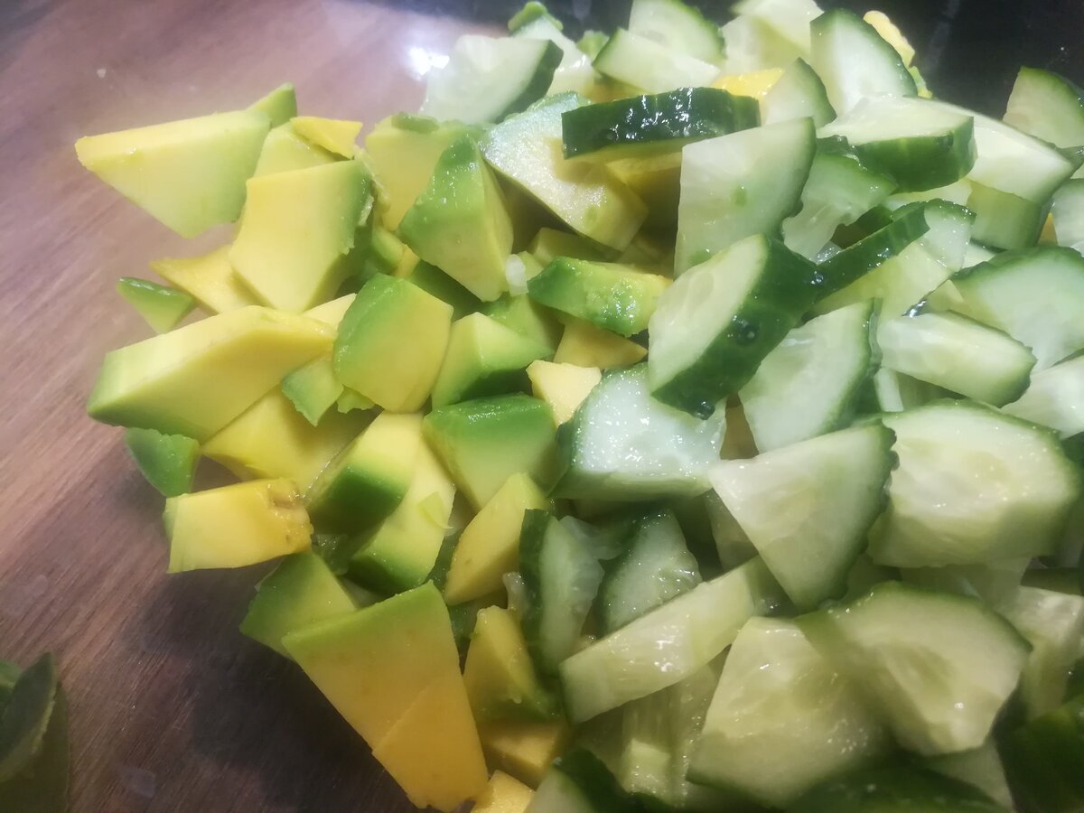 Огурец и авокадо