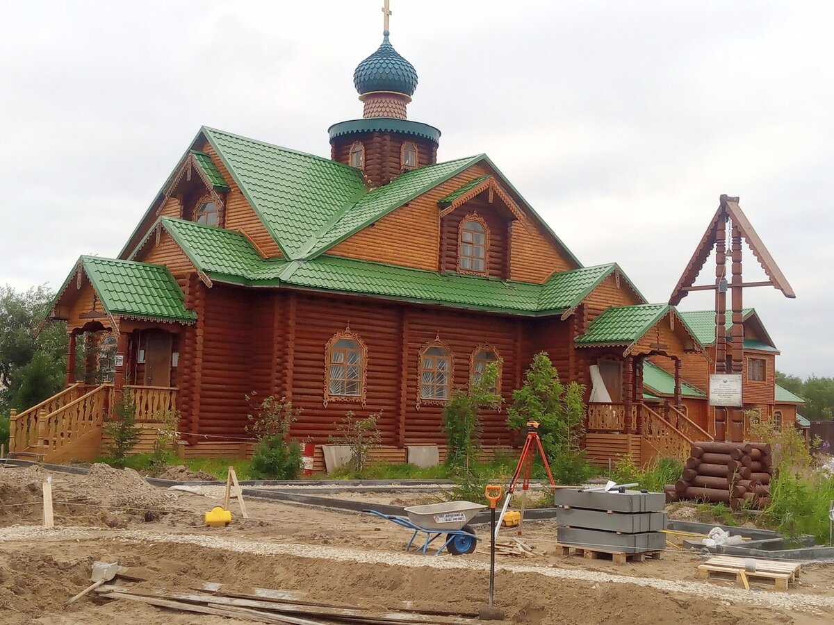 Скромный старообрядческий храм святителя Николы Чудотворца.