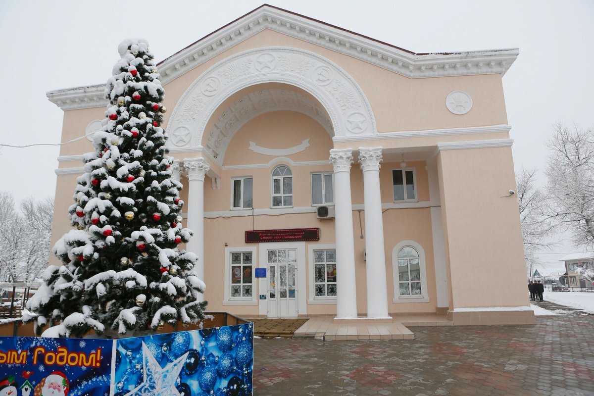 Станица старотитаровская. Станица Старотитаровская ДК. Дом культуры станица Старотитаровская. Станица Старотитаровская Темрюкский район парк. Железнодорожная станция Старотитаровская Краснодарский край.