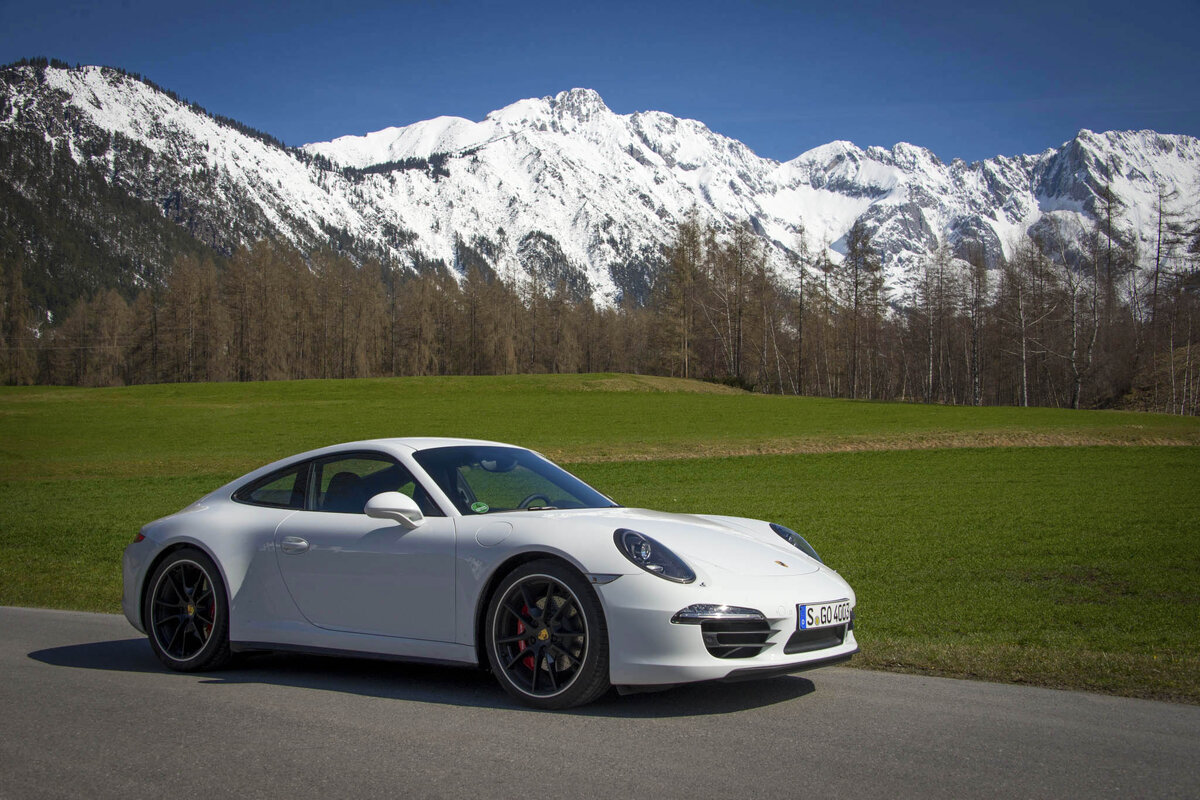 Полицейские взяли на таран угнанный Porsche (видео) | Павел Васин | Дзен