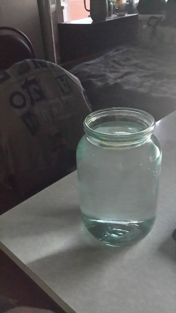 Пил из литровой банки. Она была для меня мерной тарой