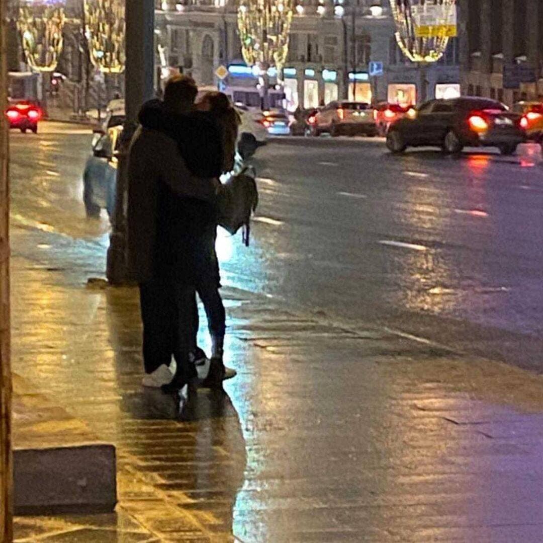 paparazzi.ru
Источник: https://tvcenter.ru/zvezdy/smi-agata-mutsenietse-vstrechaetsya-s-klimom-shipenko/