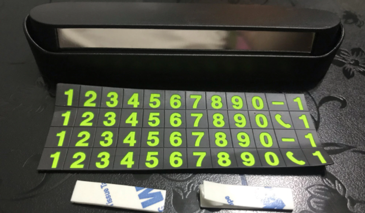 В комплекте четыре планки с цифрами