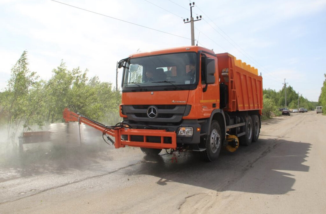 Щетка для мойки барьерных ограждений на КДМ на безе КамАЗ, МАЗ, Mercedes,  Volvo, Scania. Щётка блондинка | ООО Завод 