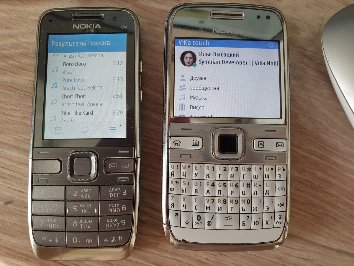 Пример работы приложения на кнопочных телефонвх. Фото из оф.группы VikaMobile