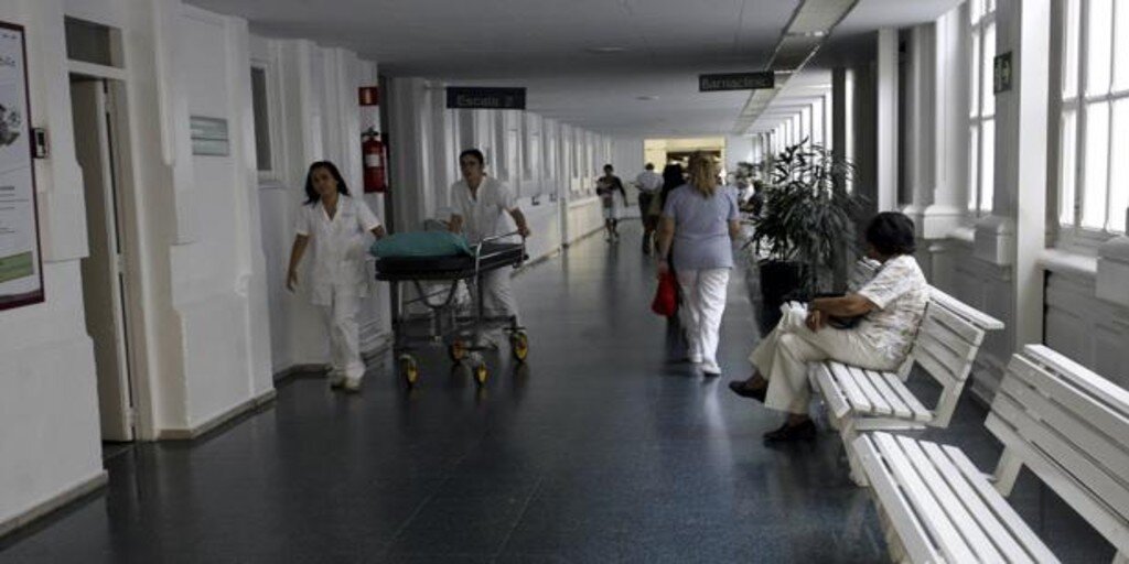 Поликлиника и больница разница. Госпиталь Испания Universitario de Madrid. Больница в Испании. Hospital la Paz (Мадрид). Госпиталь в Гандии Испания.