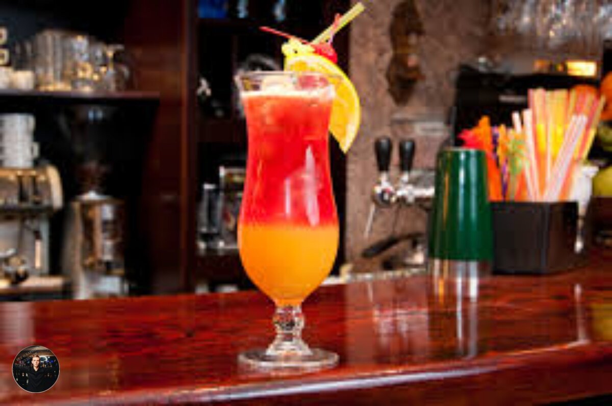 В этих буклетах коктейль под названием «Sunrise Tequila» был представлен как «напиток богов». Таким образом гостям отеля буквально внушали пить данный коктейль, опираясь на древние традиции — употреблять напитки из сока агавы во время восхода солнца в момент проведения ацтекских ритуалов. Что ж сказать?! «Текила санрайз» во все времена был действительно неповторимо вкусен и внешне привлекателен.