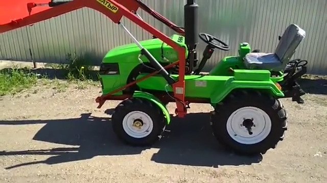 Минитрактор "Батыр ПФ - 18" с фронтальным погрузчиком