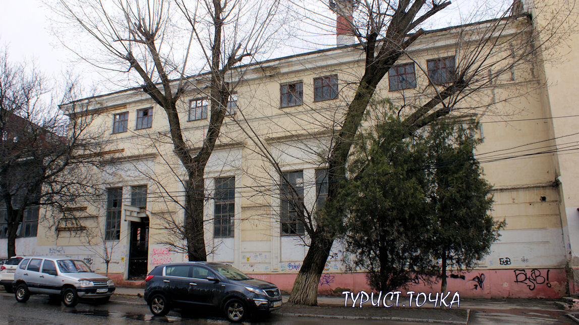 Вид с переулка Ашхабадского. Листайте галерею по стрелке