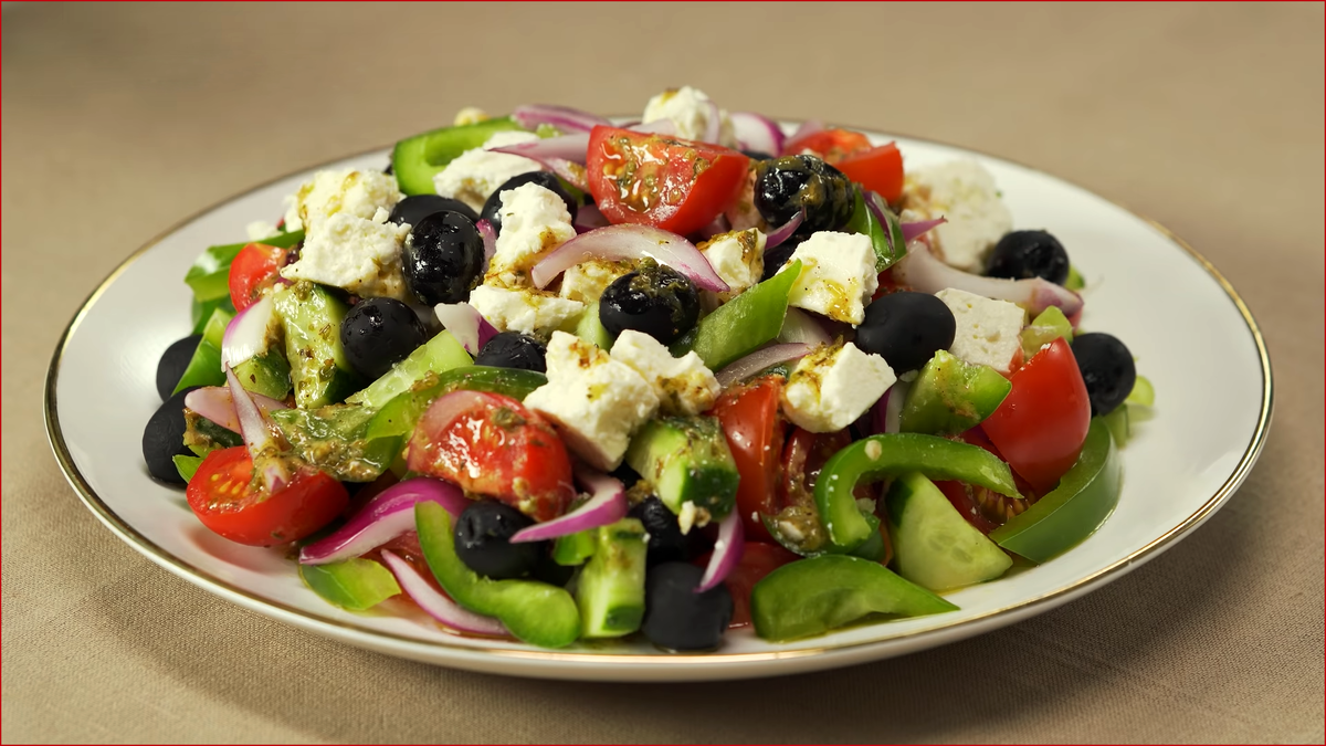 Готовим вкусный греческий салат.