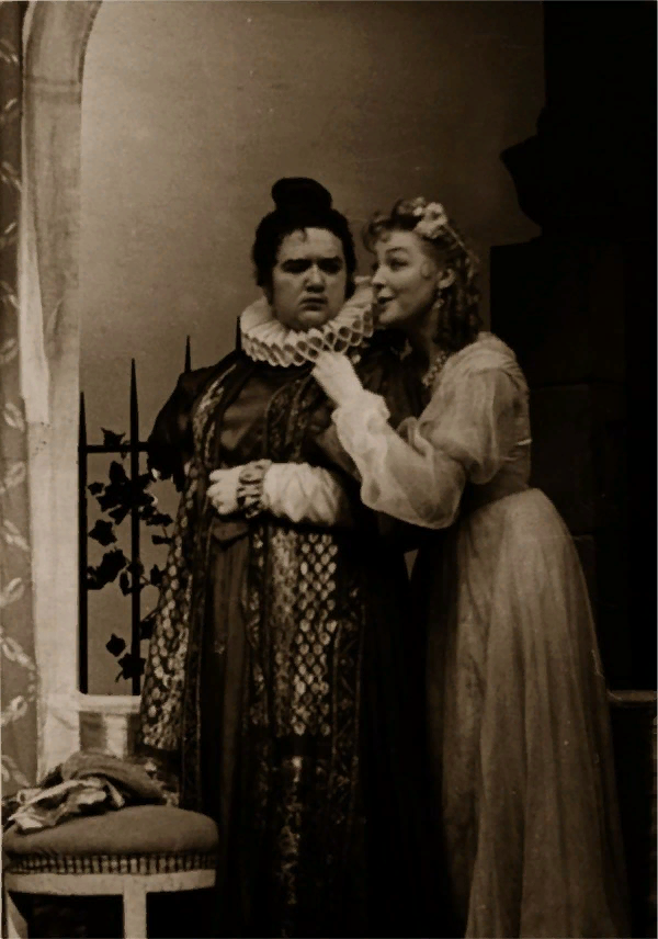 Галина Волчек и Ирина Скобцева - студенческий спектакль "Хитроумная влюбленная"