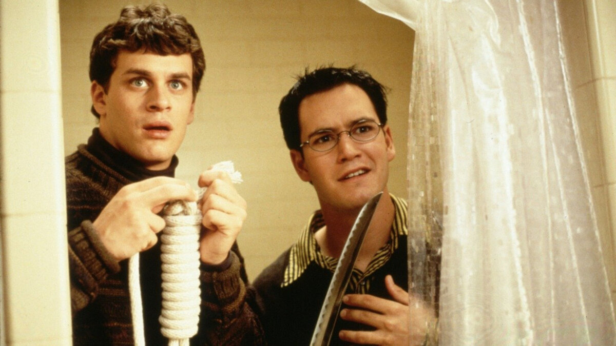 Кадр из фильма "Мертвец в колледже", 1998 г.