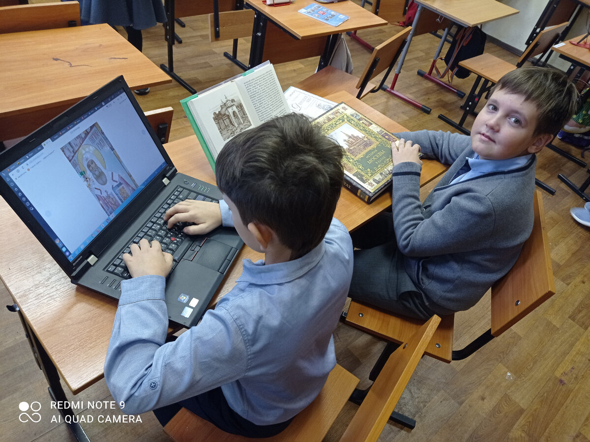 Наши юнкоры внимательно изучают тему. Фото Лосевой К.