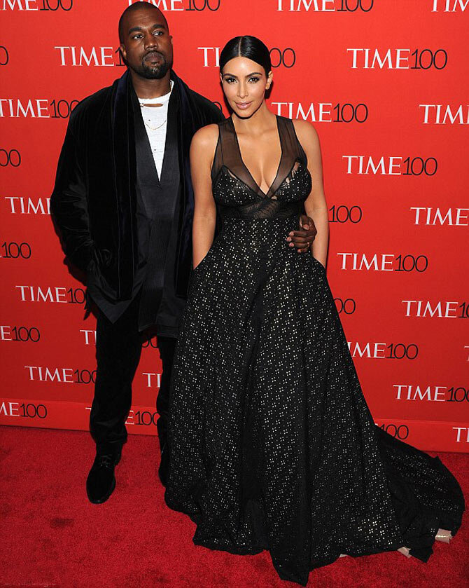 Известная светская львица вместе со своим супругом, популярным рэп-исполнителем, попали в череду неудач прямо на красной дорожке мероприятия.