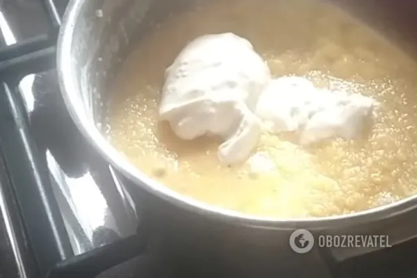 Добавляем сметану или сливки